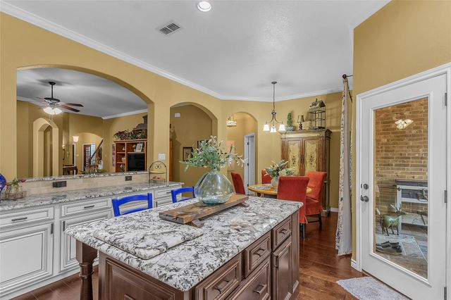 4512 Seventeen Lakes Court, Fort Worth, TX 76262