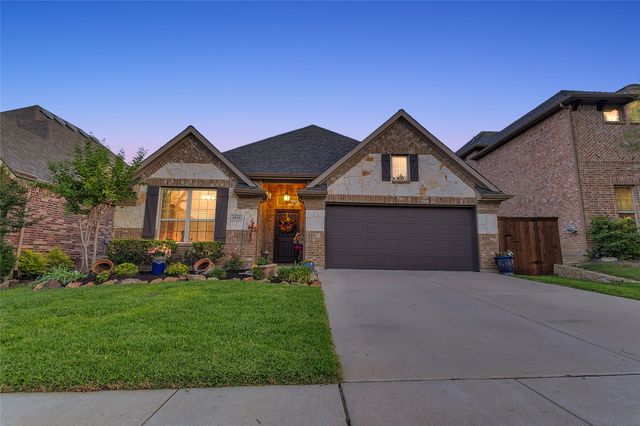 4512 Seventeen Lakes Court, Fort Worth, TX 76262