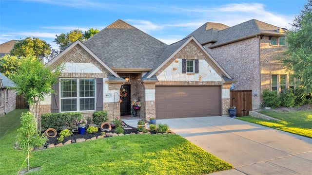 4512 Seventeen Lakes Court, Fort Worth, TX 76262