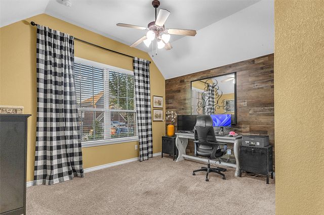 4512 Seventeen Lakes Court, Fort Worth, TX 76262