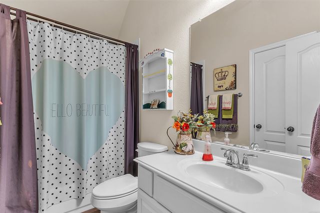 4512 Seventeen Lakes Court, Fort Worth, TX 76262