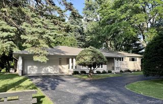 17 Avonwood Boulevard, Rochester Hills, MI 48309