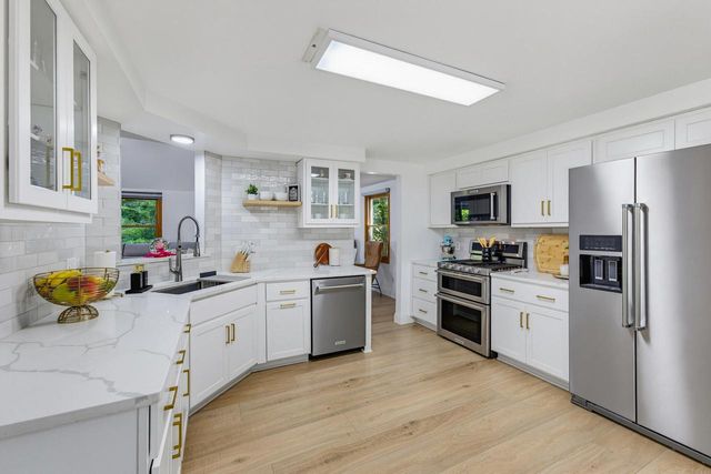 3355 E Normandy DRIVE, Oak Creek, WI 53154