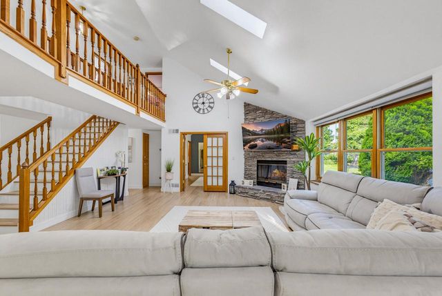 3355 E Normandy DRIVE, Oak Creek, WI 53154