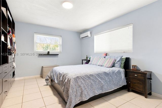 7640 NW 8th St, Pembroke Pines, FL 33024