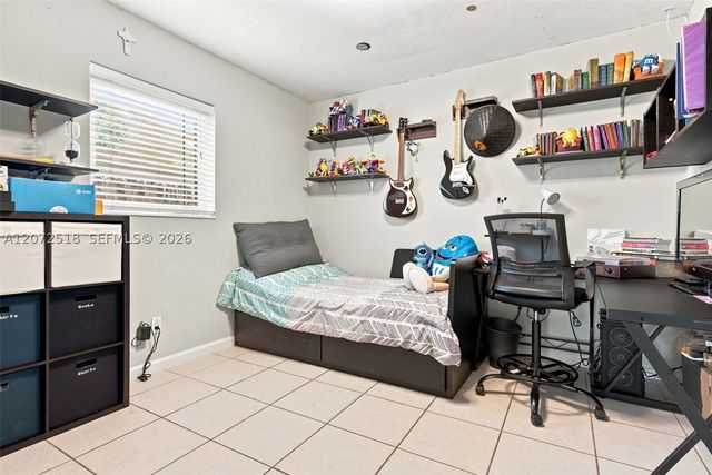 7640 NW 8th St, Pembroke Pines, FL 33024