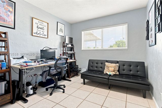 7640 NW 8th St, Pembroke Pines, FL 33024