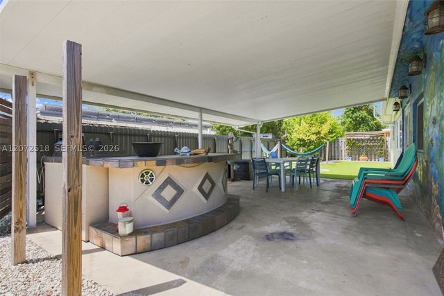 7640 NW 8th St, Pembroke Pines, FL 33024
