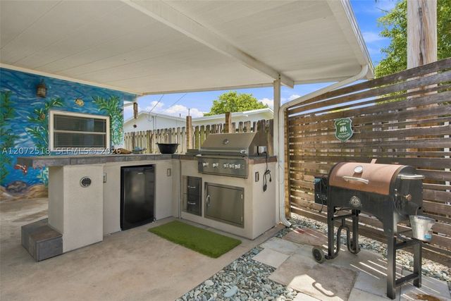 7640 NW 8th St, Pembroke Pines, FL 33024