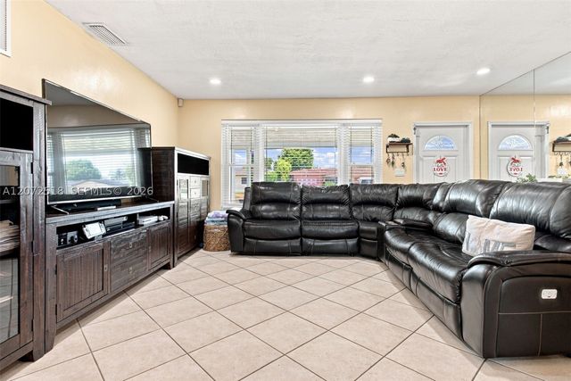 7640 NW 8th St, Pembroke Pines, FL 33024