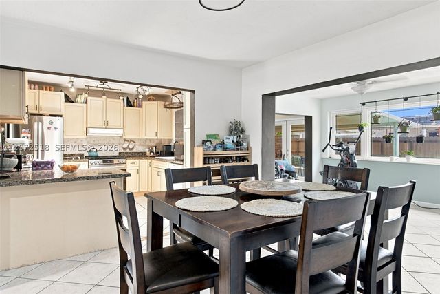7640 NW 8th St, Pembroke Pines, FL 33024