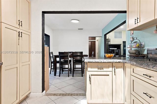 7640 NW 8th St, Pembroke Pines, FL 33024