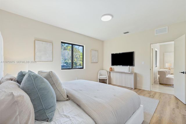 2385 SW 22nd Ter, Miami, FL 33145