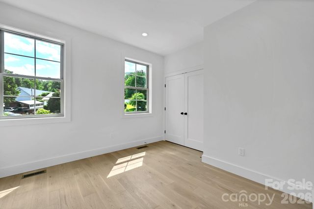 225 Edgewood Road S, Asheville, NC 28803