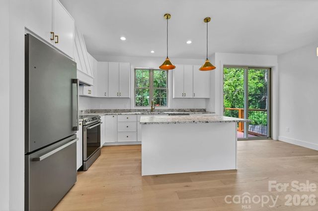 225 Edgewood Road S, Asheville, NC 28803