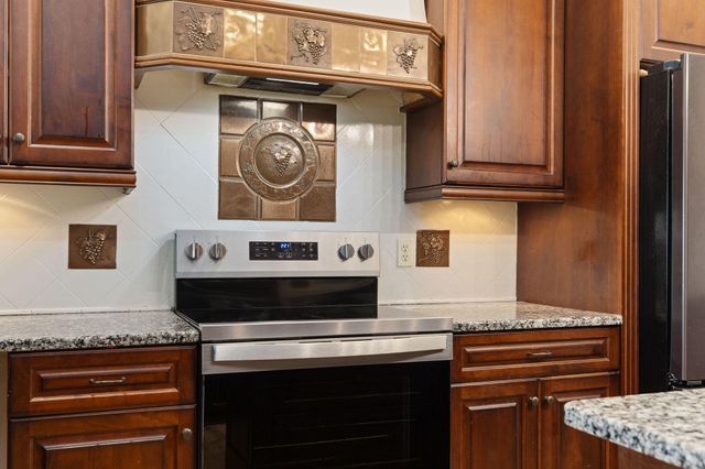 169 Ranch Road, Saddlebrooke, MO 65630