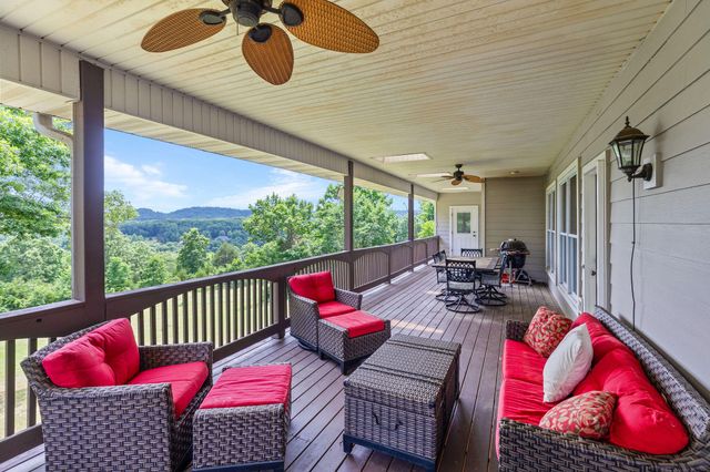 169 Ranch Road, Saddlebrooke, MO 65630