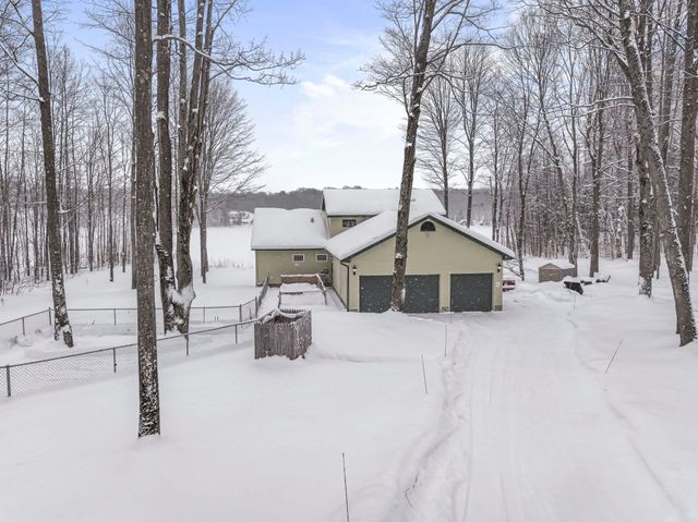 420 W Beech Bark Trail, Maple City, MI 49664