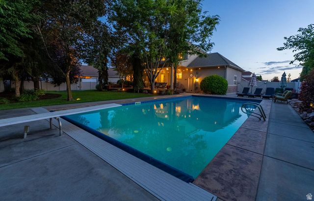 96 N MOUNTAIN VISTAS RD, Kaysville, UT 84037