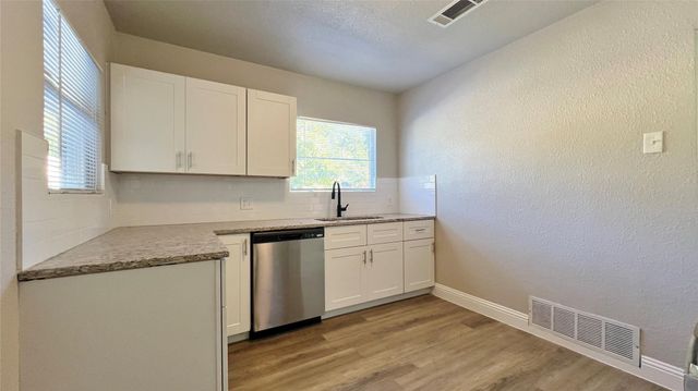 4133 Alamo Avenue, Fort Worth, TX 76107
