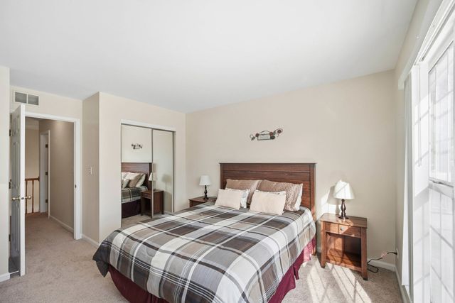 883 Sparta Court, Vernon Hills, IL 60061