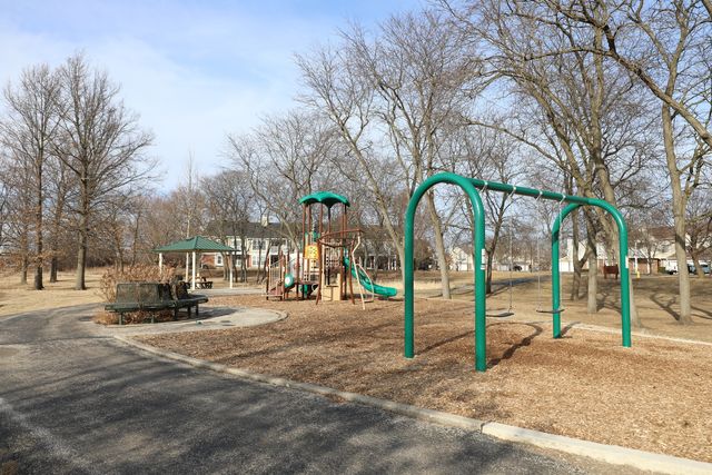 883 Sparta Court, Vernon Hills, IL 60061