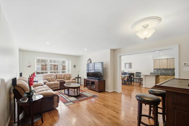 883 Sparta Court, Vernon Hills, IL 60061