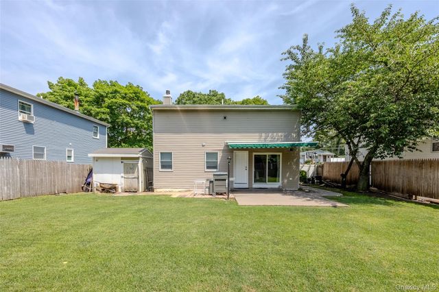 4 Awixa Place, Selden, NY 11784