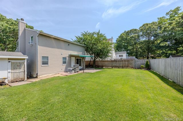 4 Awixa Place, Selden, NY 11784