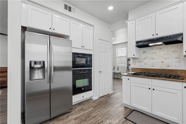 19904 Holly Drive, Saugus, CA 91350