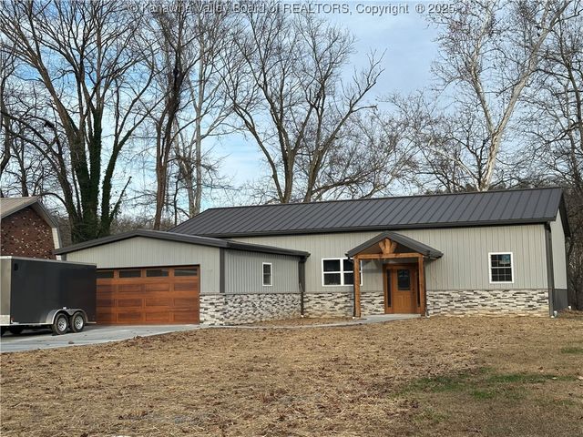 208 Hemlock Street, Eleanor, WV 25070