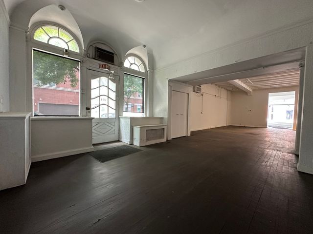 245 W North Avenue, Chicago, IL 60610