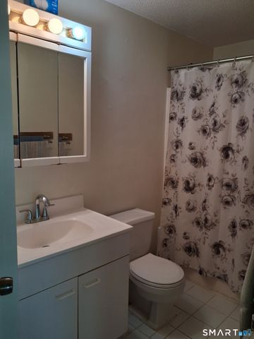 15 Hamre Lane C, Branford, CT 06405