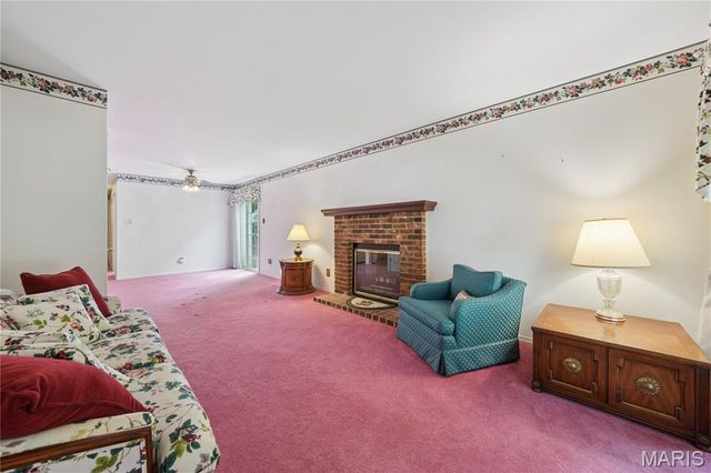 528 Spring Glen Drive, Ballwin, MO 63021