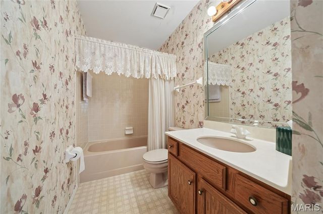 528 Spring Glen Drive, Ballwin, MO 63021