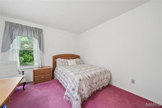 528 Spring Glen Drive, Ballwin, MO 63021