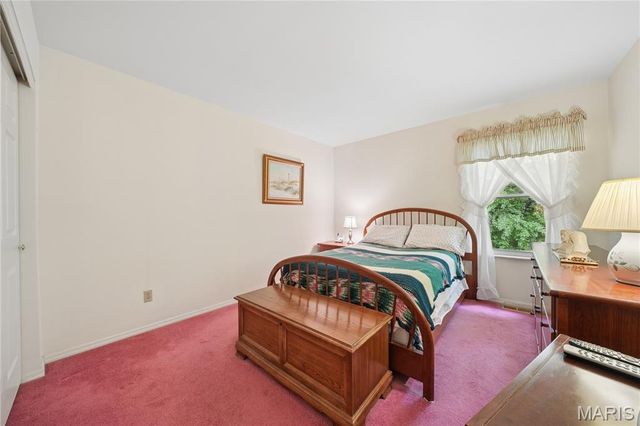 528 Spring Glen Drive, Ballwin, MO 63021