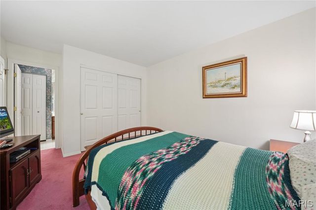 528 Spring Glen Drive, Ballwin, MO 63021
