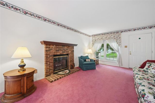 528 Spring Glen Drive, Ballwin, MO 63021