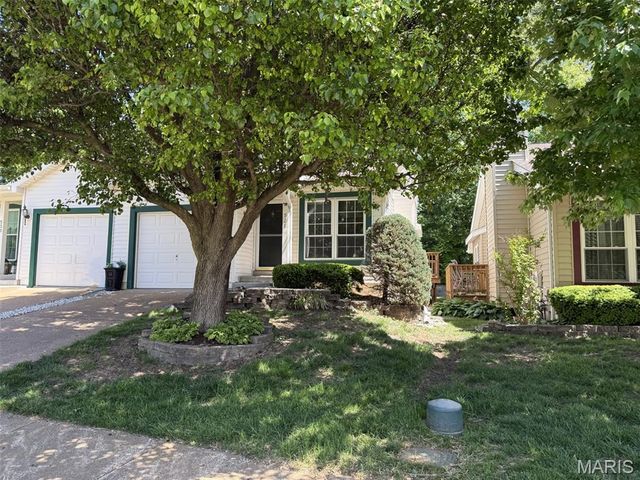 528 Spring Glen Drive, Ballwin, MO 63021