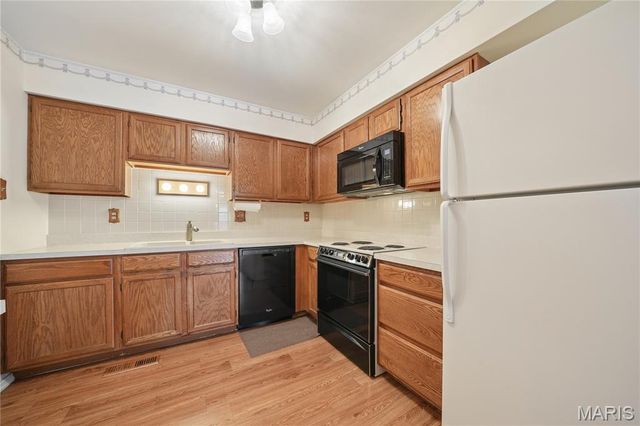 528 Spring Glen Drive, Ballwin, MO 63021