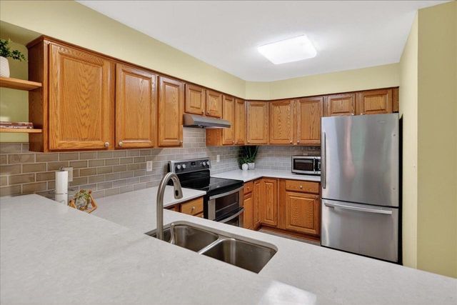 18 Hidden Hollow Trail, Madison, WI 53717