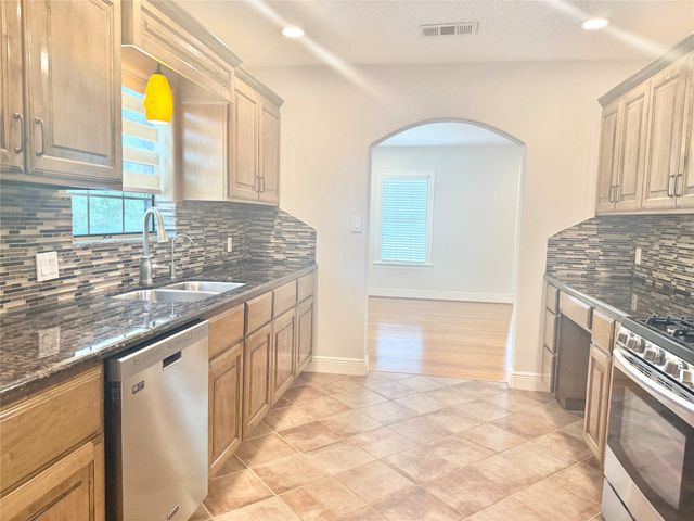 212 South Street, Baytown, TX 77520