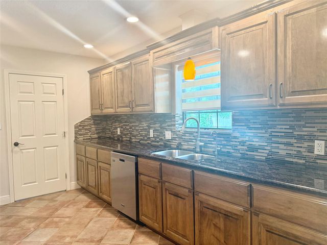 212 South Street, Baytown, TX 77520
