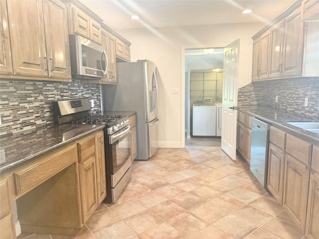212 South Street, Baytown, TX 77520
