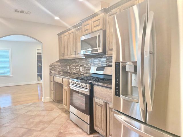 212 South Street, Baytown, TX 77520