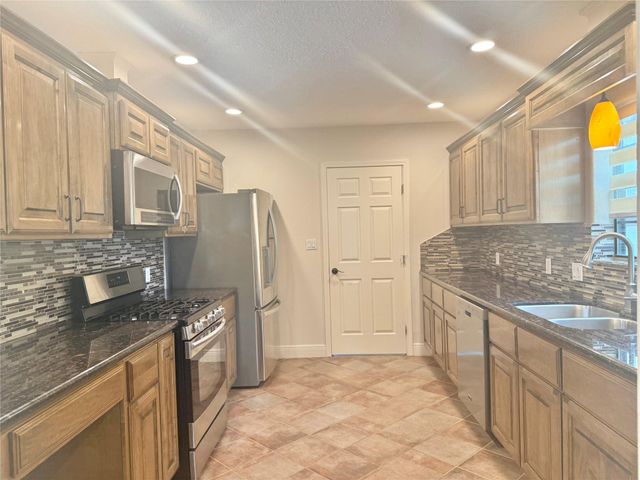 212 South Street, Baytown, TX 77520