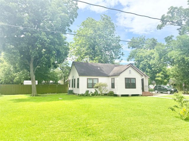 212 South Street, Baytown, TX 77520