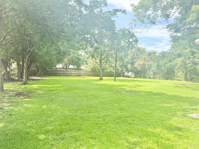212 South Street, Baytown, TX 77520