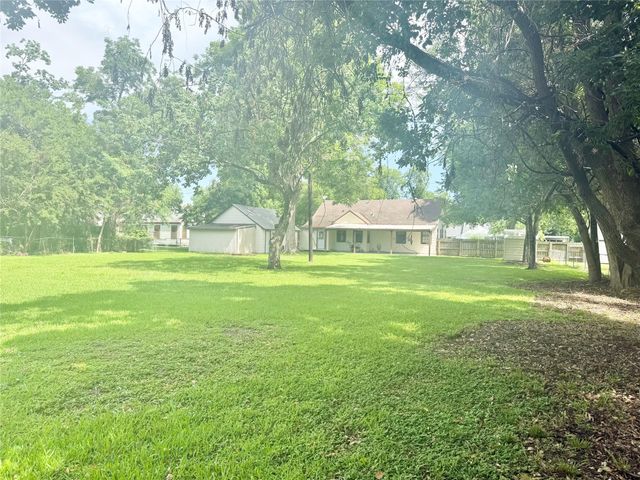 212 South Street, Baytown, TX 77520
